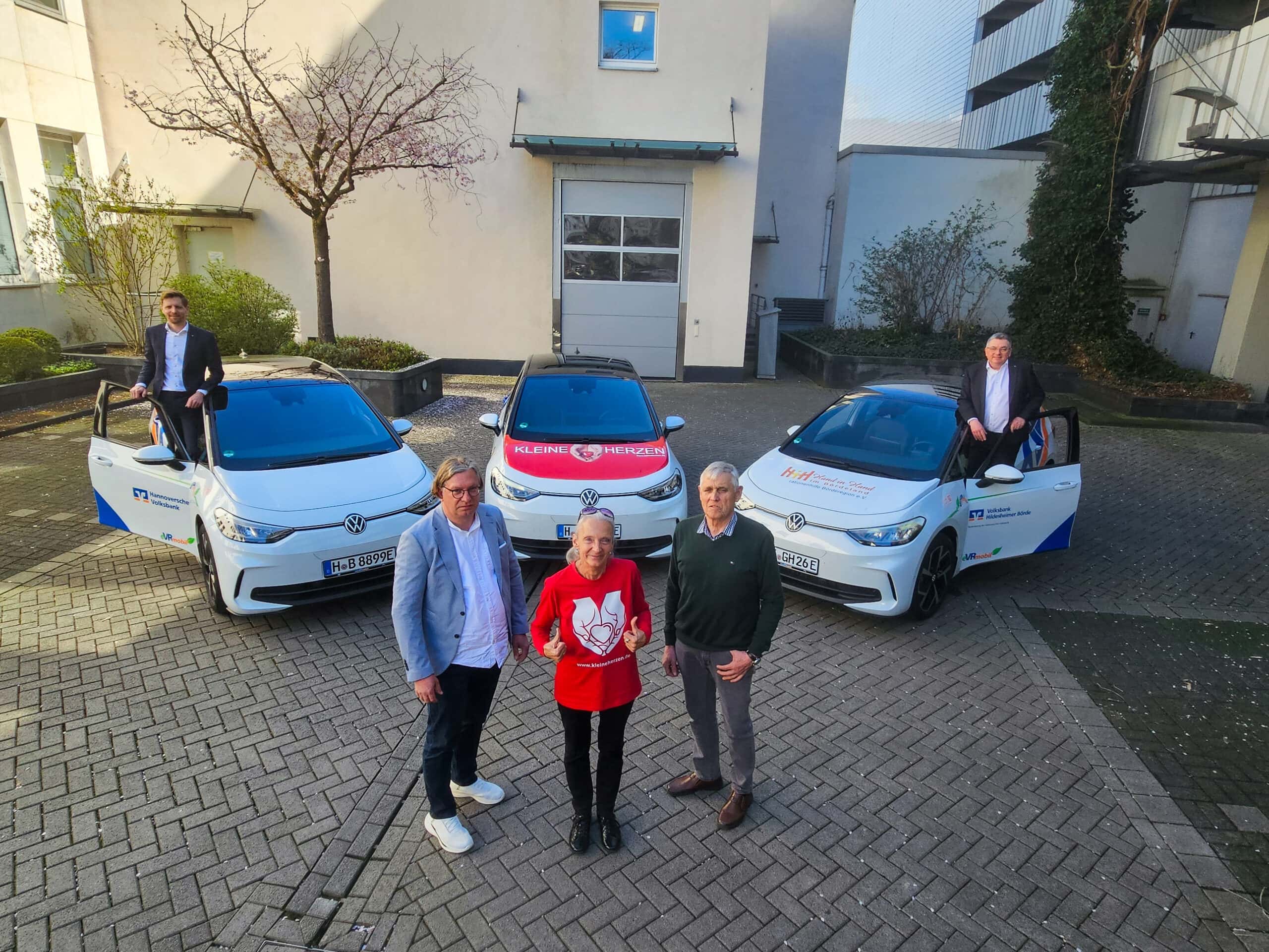 Mit neuem Vereinsauto auf Wolke 7