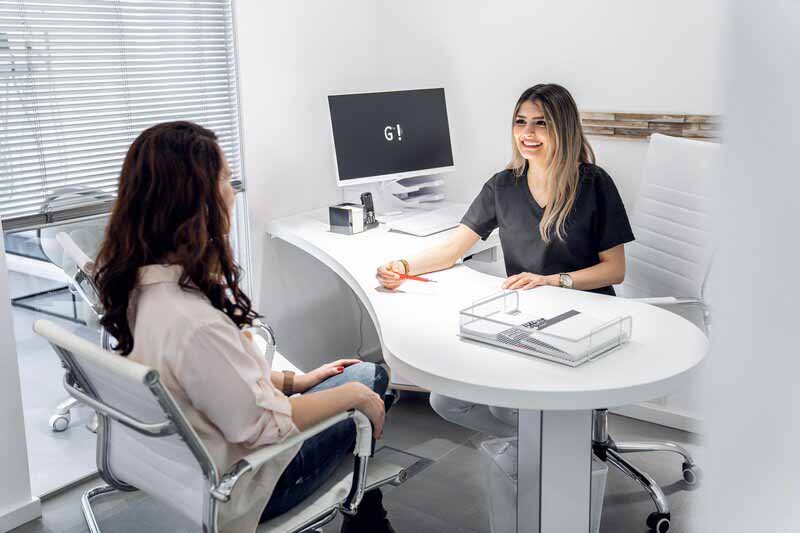 Fester Halt im Alter: Implantattechnologie bei Dr. Gahmlich