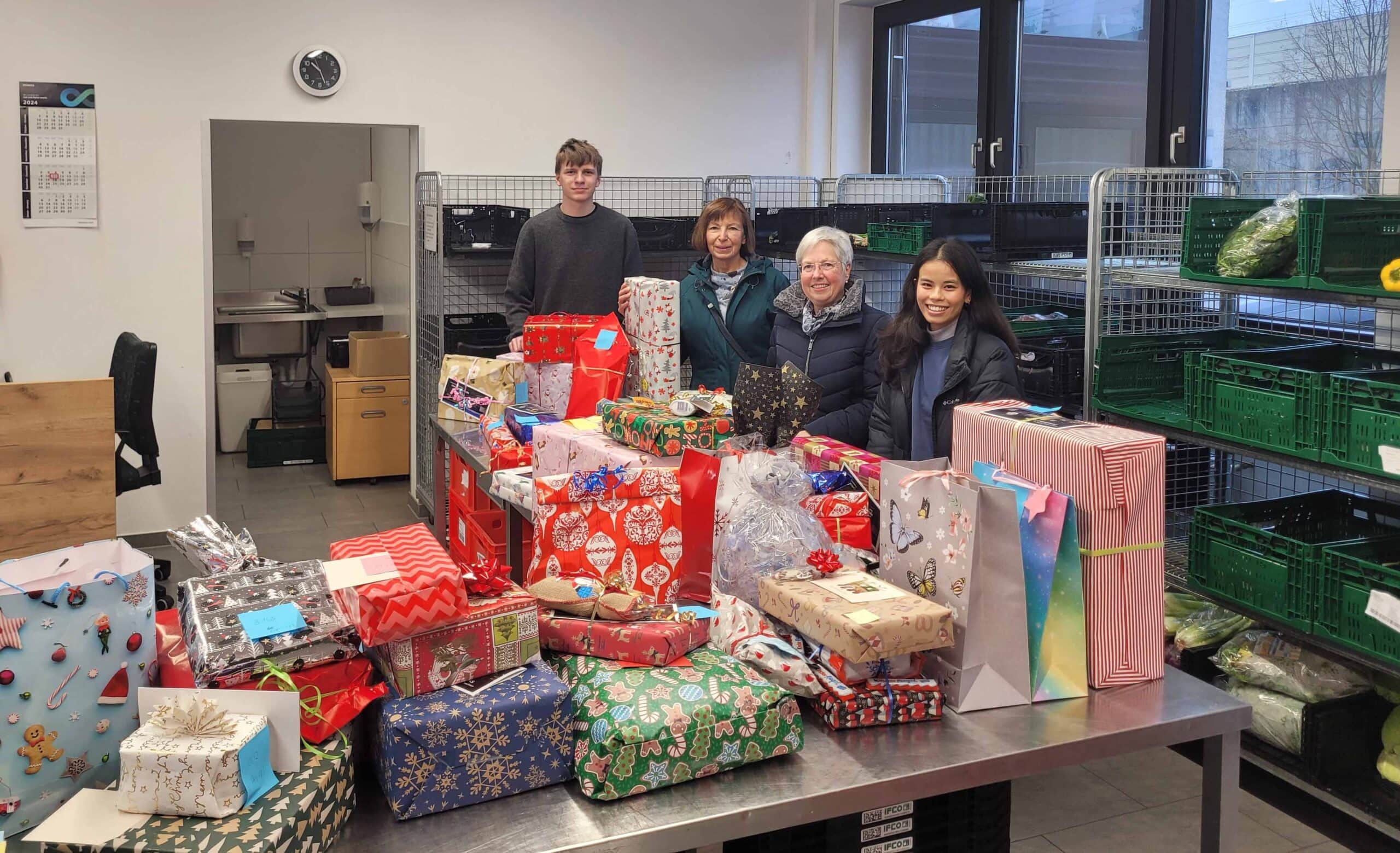 Der Hencke-Weihnachtswunschbaum: Gemeinsam Freude schenken 